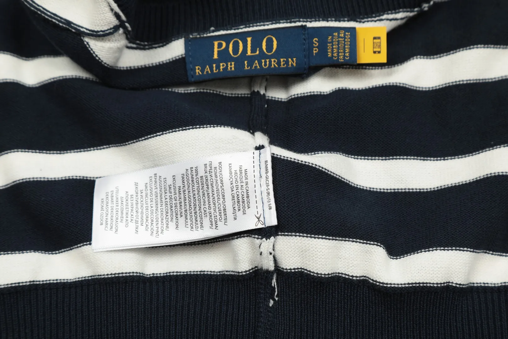 P190 Top quality" Style number: DS011# [Ralph Lauren jacquard striped round neck basic pony embroidered logo knitted cardigan long sleeves] ✅Ralph Lauren Ralph Lauren classic basic versatile plain striped jacquard knitted cardigan long-sleeved small jacket ✅Main provider of platform live broadcast wholesale entity ✅ZP quality 1:1 pattern making Scan the code to enter the GF website Counter quality ✅Detailed quality The only one in Guangzhou Imported quality cotton yarn Mainly high-end Cost-effective, good quality, needless to say. ✅The version is restored to the original one. Loose, comfortable and stress-free. Simple is high-end. Classic is timeless. ✅The upper body is simple and easy to match. A must-have for goddess ootd. Good-looking clothes are never picky. A must-have in the goddess’ wardrobe. Size: S-XL. Color: Navy Blue Red.